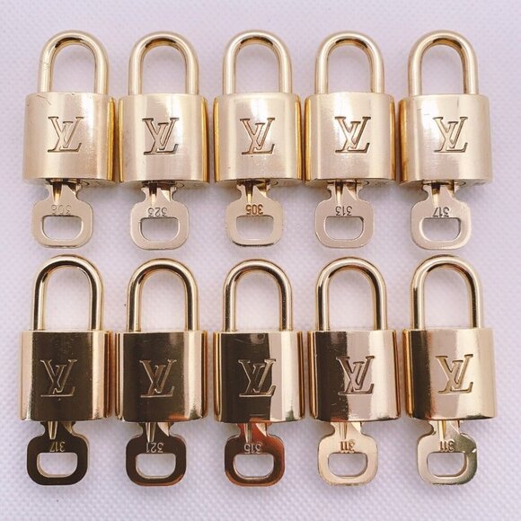 100% Authentic Louis Vuitton Shiny Gold 1 Lock and 1 Key Excellent Condition - Picture 1 of 8